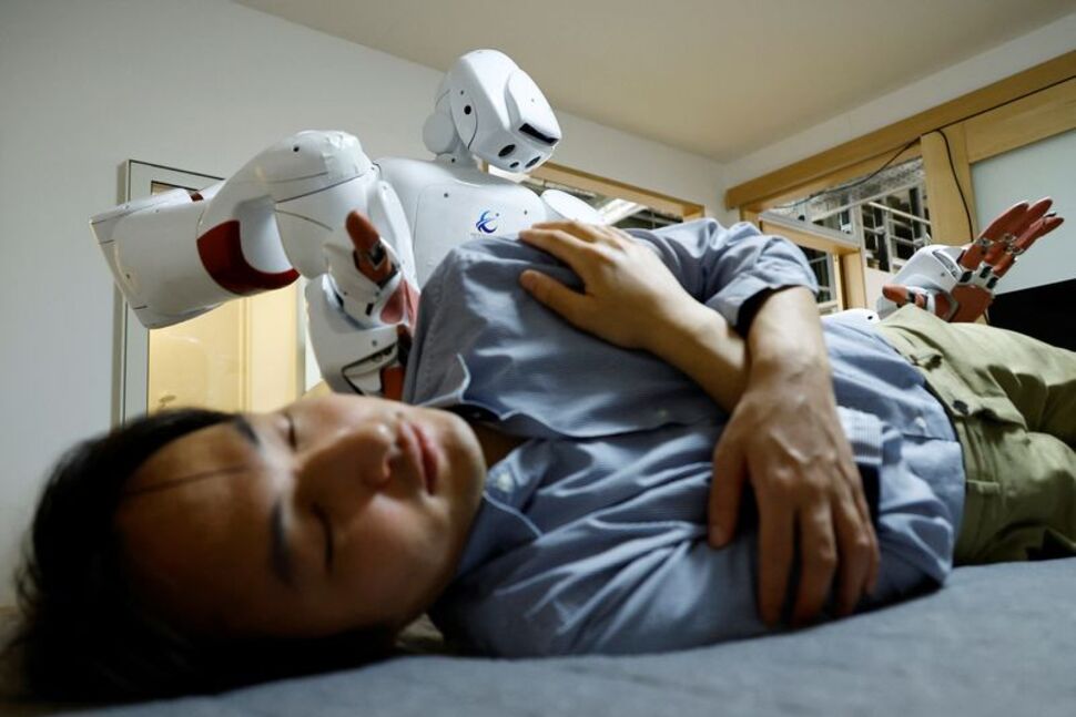 Japan’s AI robot AIREC